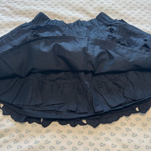 Abercrombie & Fitch Elegant Navy Blue Lace Embroidered Small Mini Skirt - Picture 4 of 6